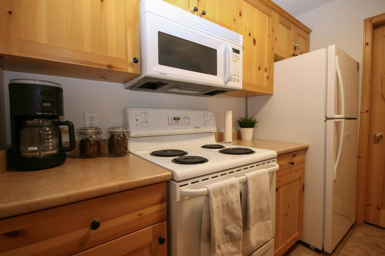 Crystal Forest 2Br Ski In Ski Out With Private Hot Tub Sun Peaks Exteriör bild
